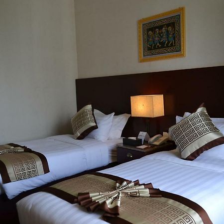 Hotel Broadway Yangon Ngoại thất bức ảnh