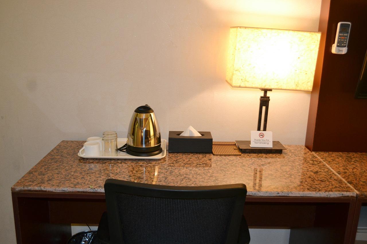 Hotel Broadway Yangon Ngoại thất bức ảnh