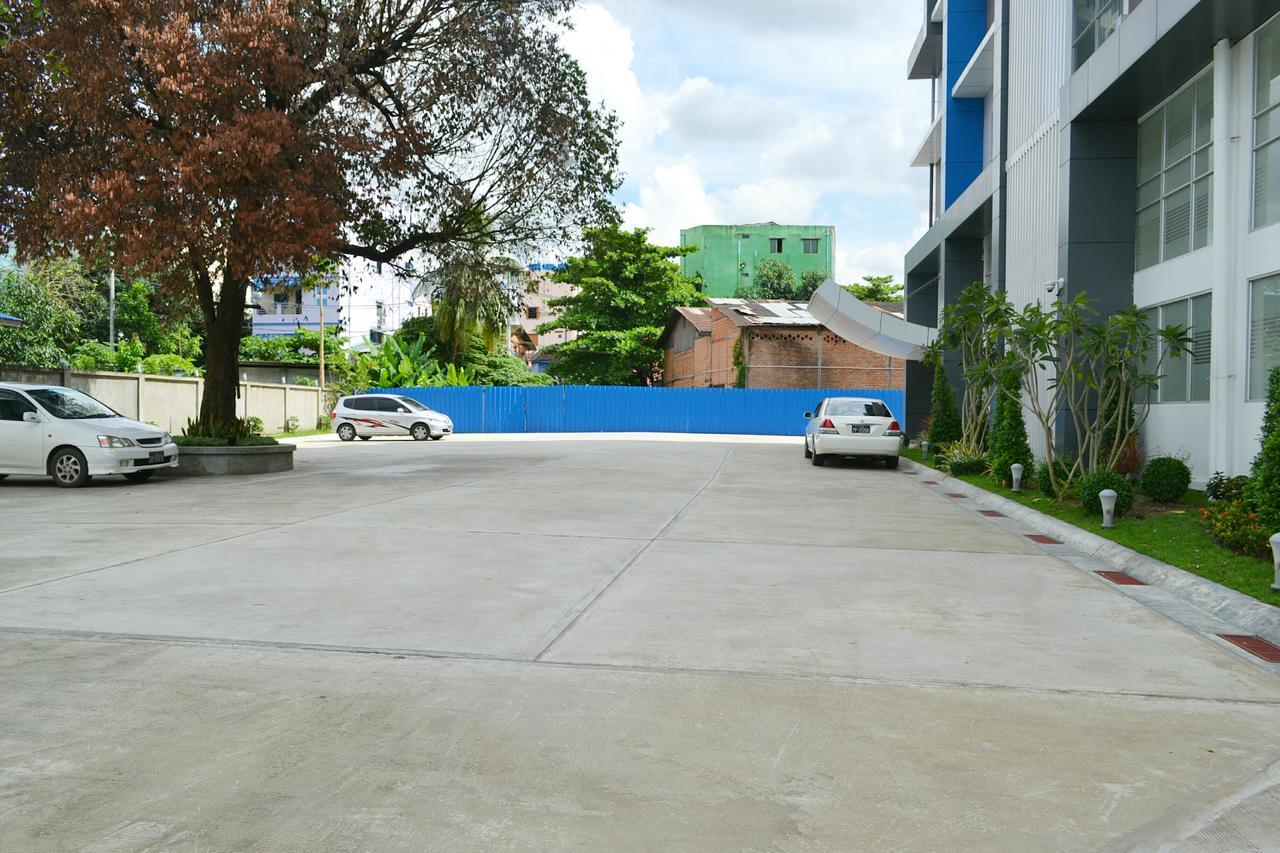 Hotel Broadway Yangon Ngoại thất bức ảnh