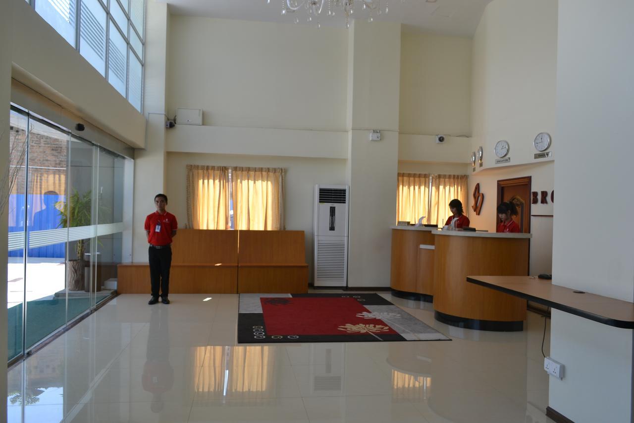 Hotel Broadway Yangon Ngoại thất bức ảnh