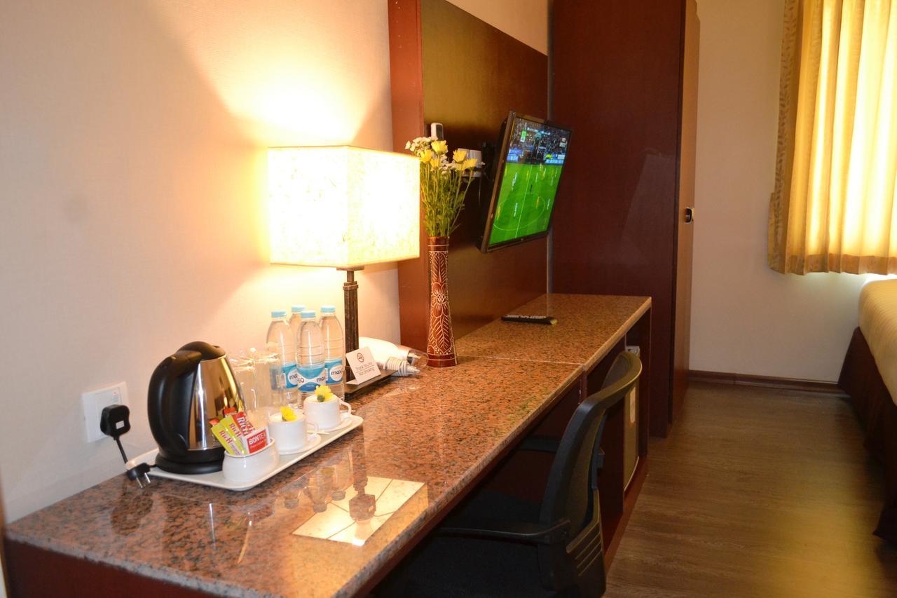Hotel Broadway Yangon Ngoại thất bức ảnh