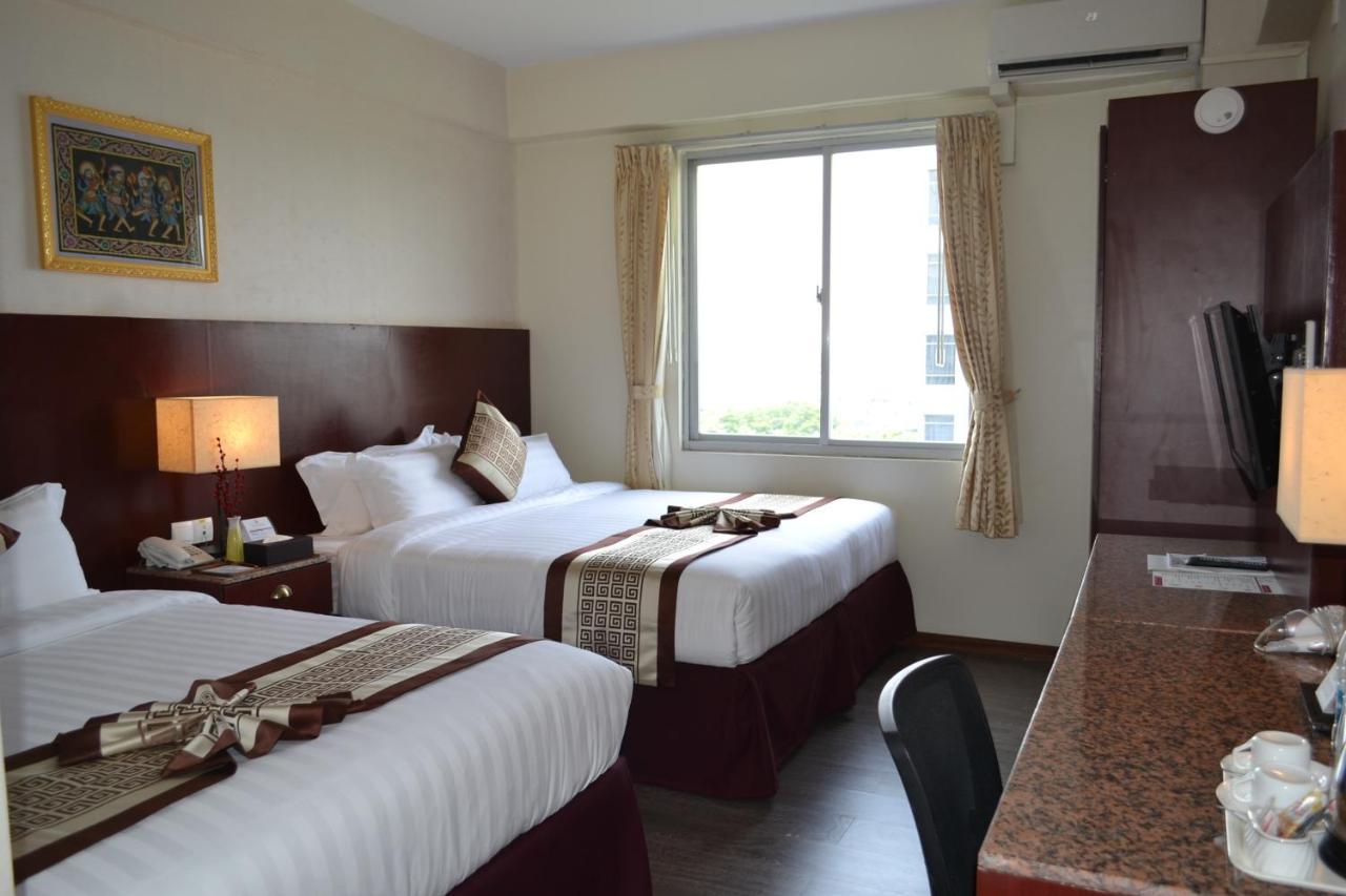 Hotel Broadway Yangon Ngoại thất bức ảnh
