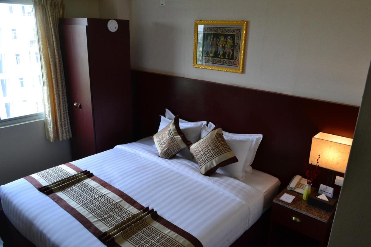 Hotel Broadway Yangon Ngoại thất bức ảnh