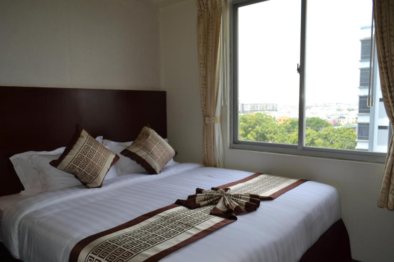 Hotel Broadway Yangon Ngoại thất bức ảnh