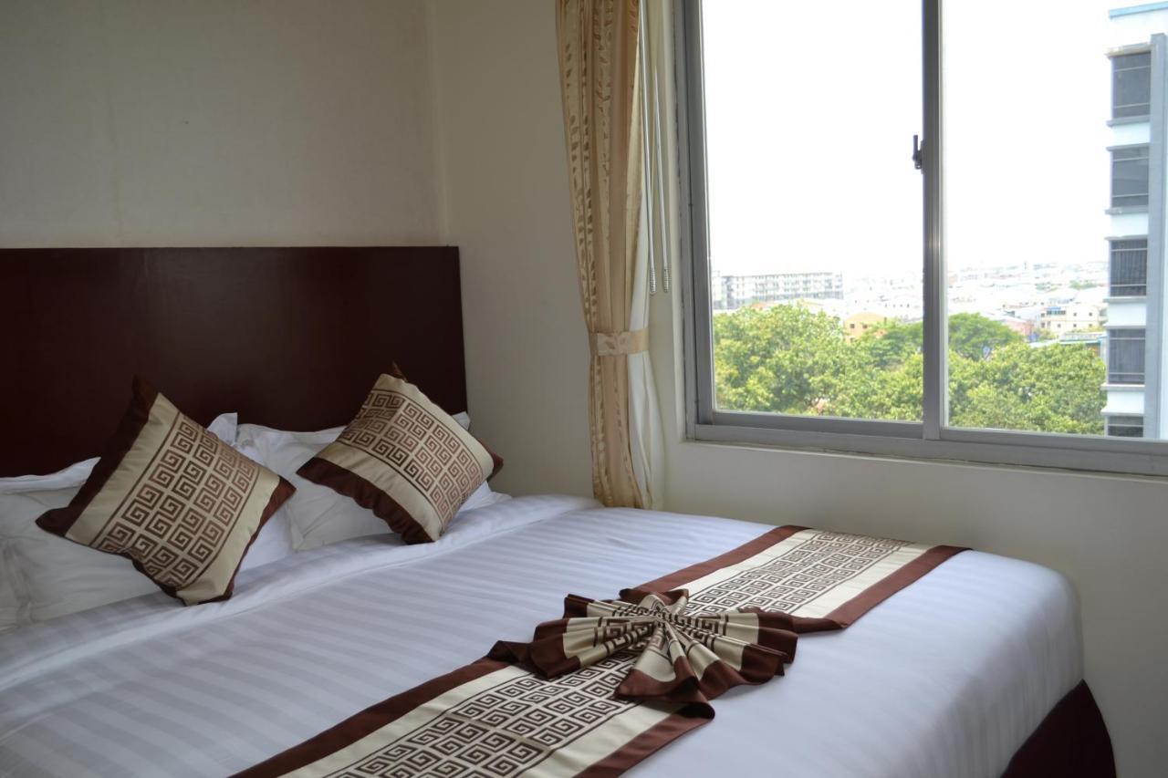 Hotel Broadway Yangon Ngoại thất bức ảnh