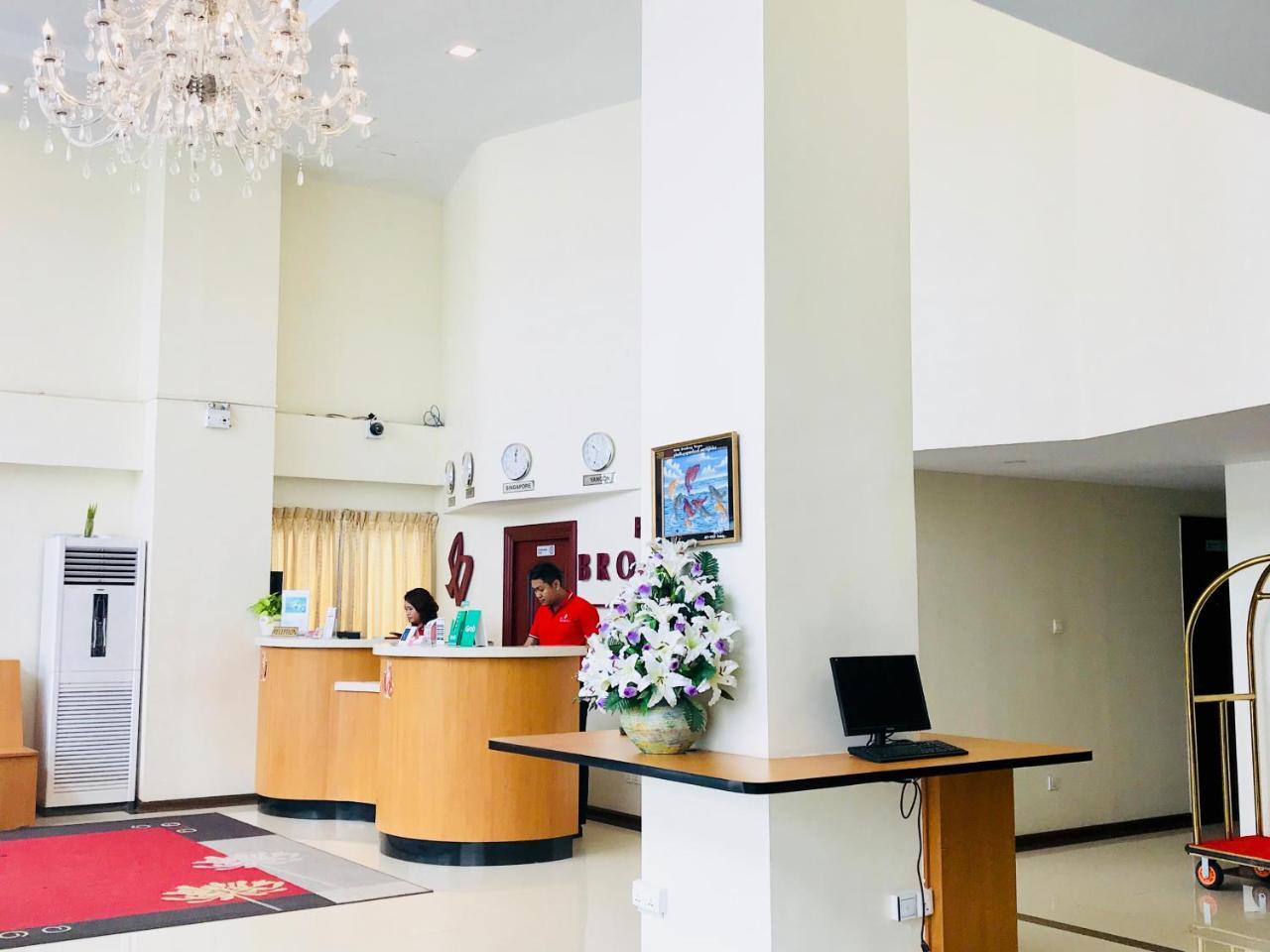 Hotel Broadway Yangon Ngoại thất bức ảnh