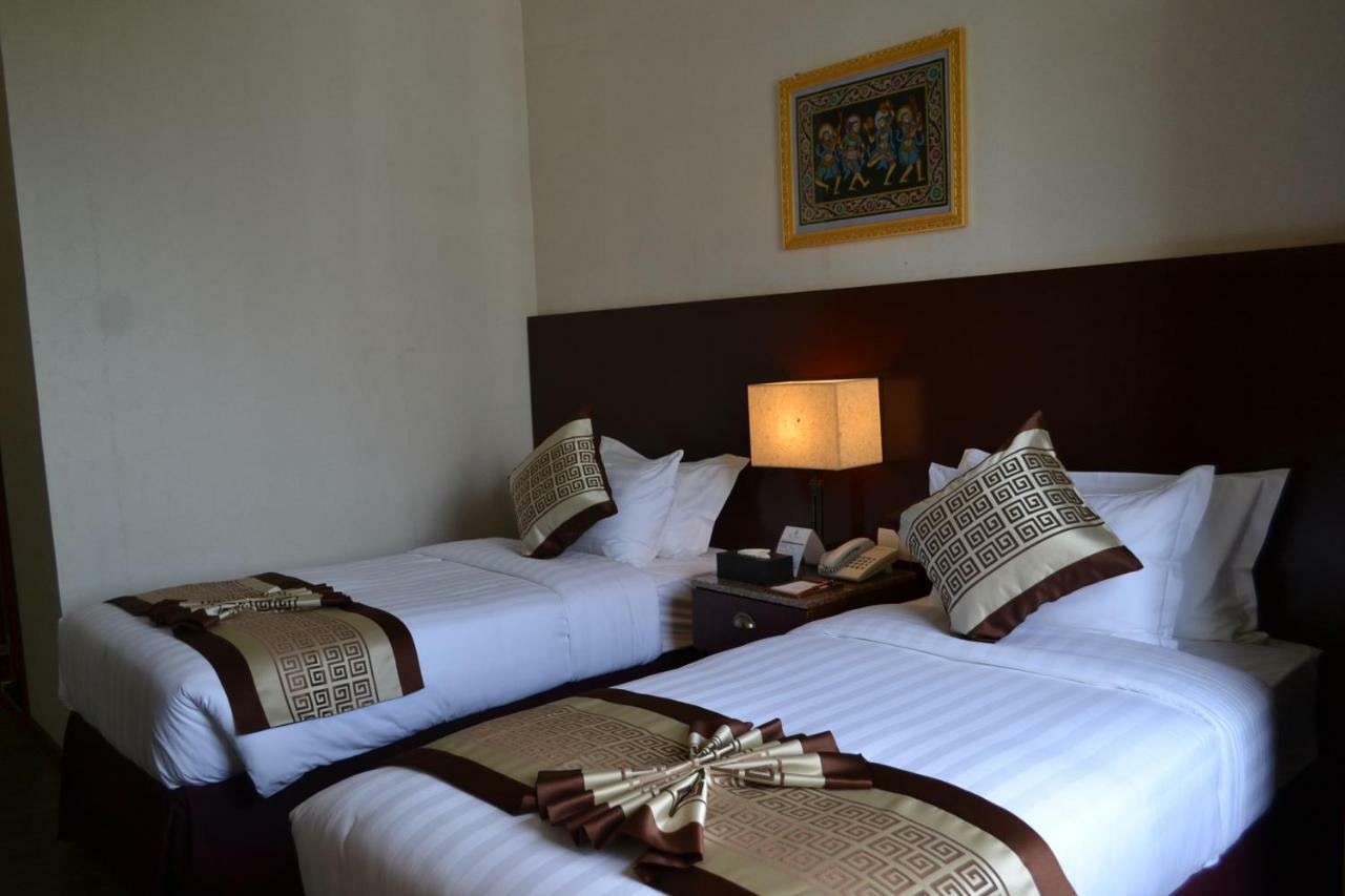 Hotel Broadway Yangon Ngoại thất bức ảnh