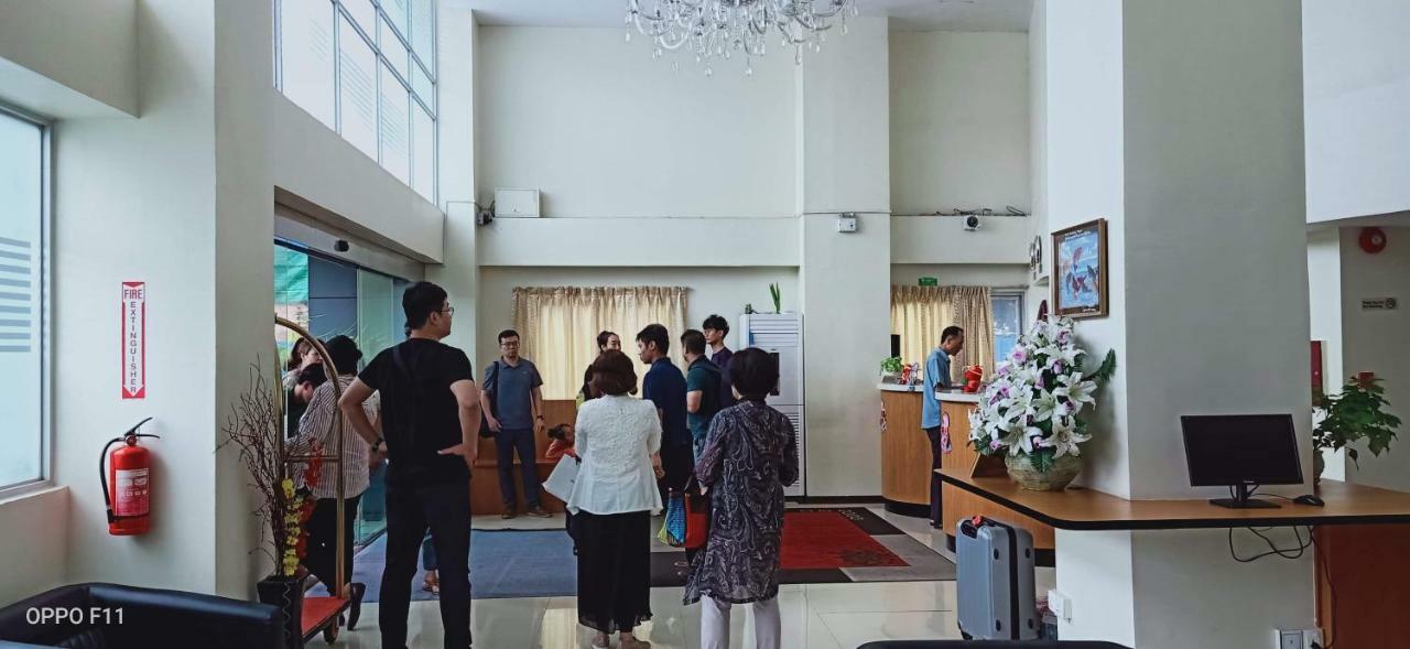 Hotel Broadway Yangon Ngoại thất bức ảnh