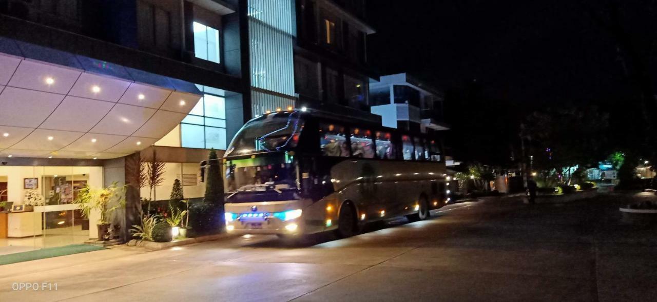 Hotel Broadway Yangon Ngoại thất bức ảnh