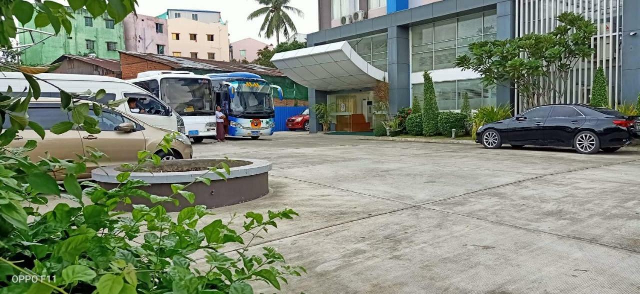 Hotel Broadway Yangon Ngoại thất bức ảnh