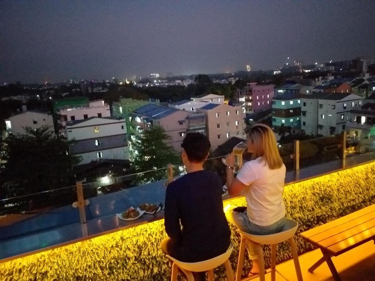 Hotel Broadway Yangon Ngoại thất bức ảnh