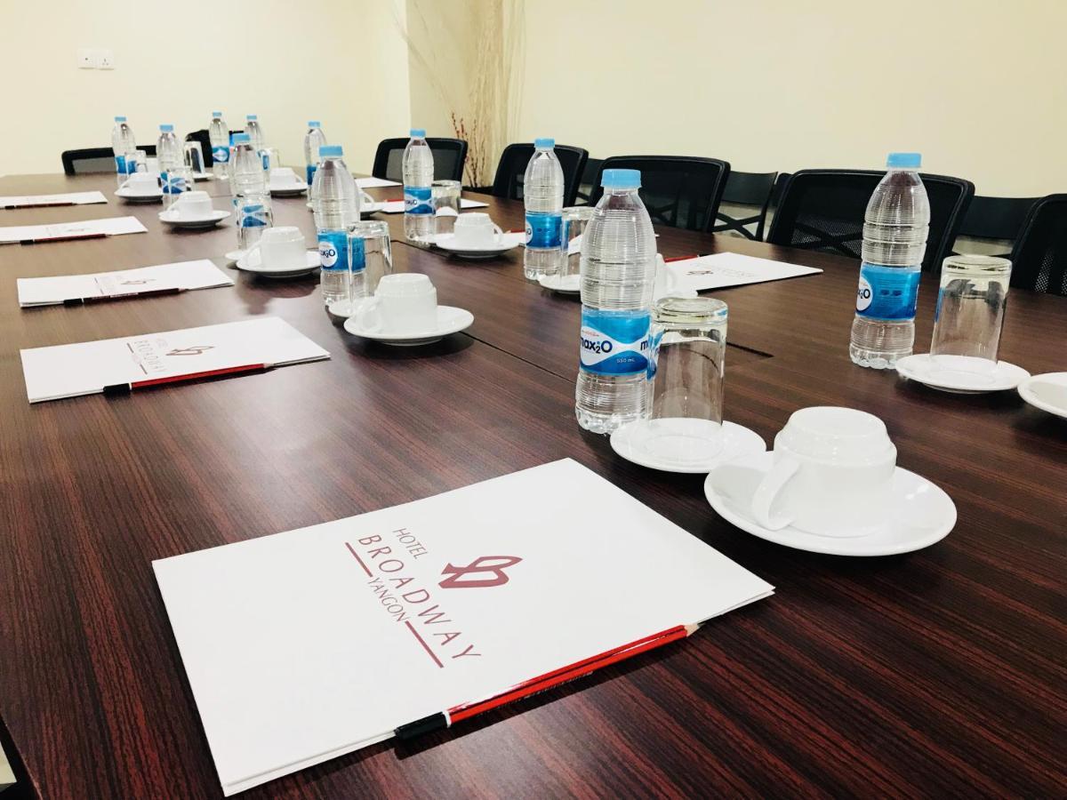 Hotel Broadway Yangon Ngoại thất bức ảnh