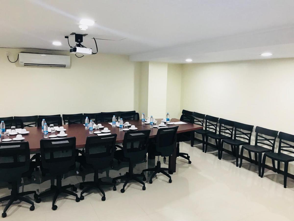 Hotel Broadway Yangon Ngoại thất bức ảnh