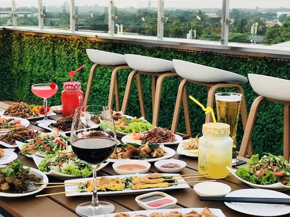 Hotel Broadway Yangon Ngoại thất bức ảnh